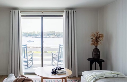 Ocean Point Hotel | Bluebird Ocean Point Inn | Shore Oceanfront Suite | with Seasonal Outdoor Pool