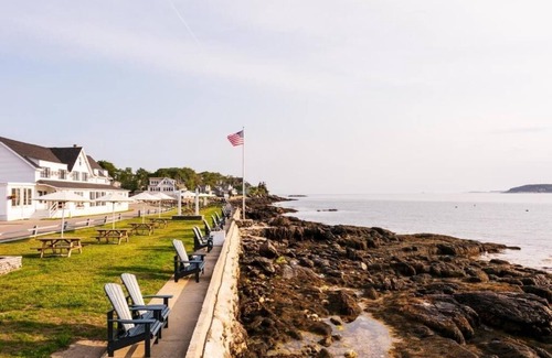 Ocean Point Hotel | Bluebird Ocean Point Inn | Deluxe Double Queen | with Seasonal Outdoor Pool