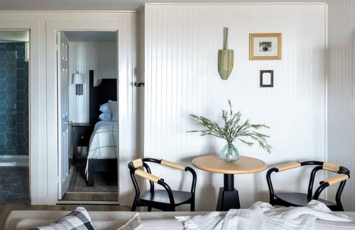 Ocean Point Hotel | Bluebird Ocean Point Inn | Seaward Two-Bedroom Oceanfront Cottage | with Pool