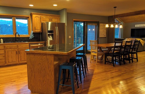 Woodland Park House | Bluebird View ~ 10 Acres, Hot Tub, 5 bedrooms, Spacious, Private