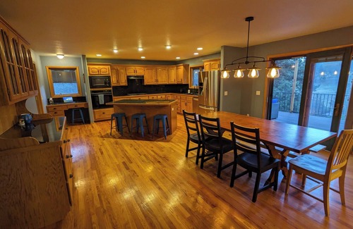 Woodland Park House | Bluebird View ~ 10 Acres, Hot Tub, 5 bedrooms, Spacious, Private