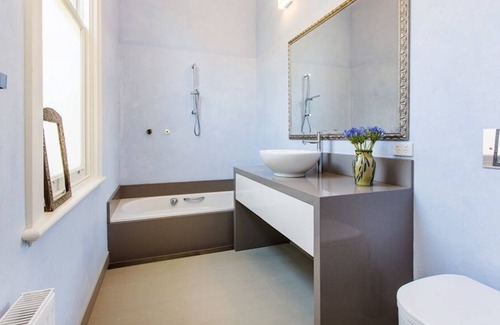 Windsor House | Bluegarden, beautifully positioned in Windsor, Melbourne