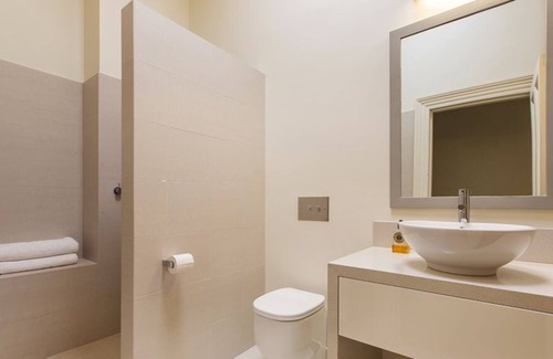 Windsor House | Bluegarden, beautifully positioned in Windsor, Melbourne