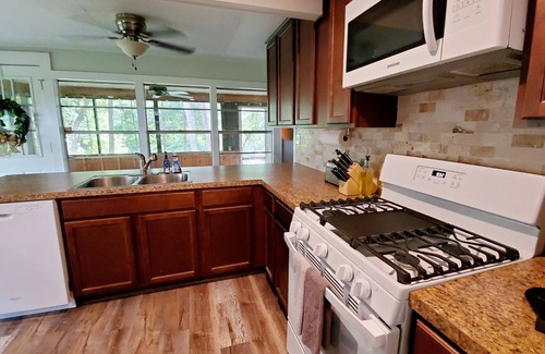Goodrich Cottage | ★Bluegill Cottage★ by the lake - Kayak, pedal boat, fishing, private dock