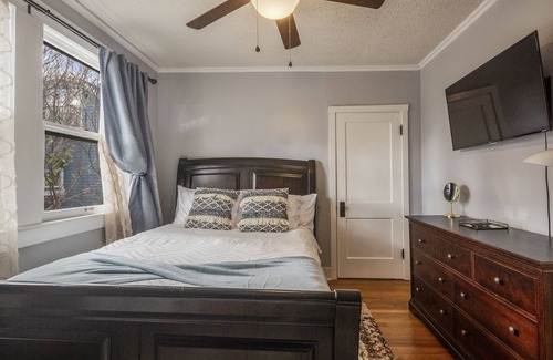 Deer Park House | Bluegrass Manor: Home & Apartment, LOCATION!!
