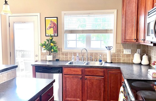 Masterson Station House | Bluegrass Oasis - Entire house,12 guests, 5mi to KHP