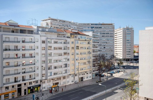 Alvalade Apartment | Blueground | Alvalade, balcony