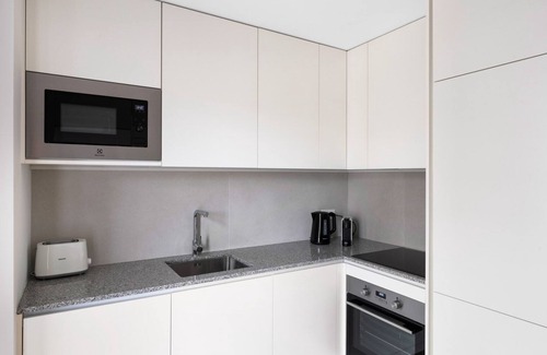 Falca Apartment | Blueground | Alvalade, balcony, nr Campo Pequeno