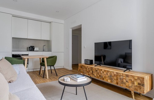 Falca Apartment | Blueground | Alvalade, balcony, nr Praça de Alvalade