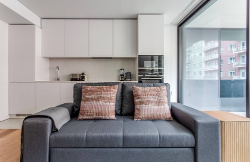Lisbon Old Town Apartment | Blueground | Amoreiras, gym, pool & spa