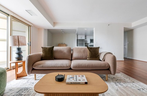 Ballston Apartment | Blueground | Ballston, fitness center, nr Arlington Cemetery