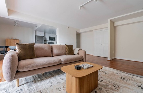 Ballston Apartment | Blueground | Ballston, fitness center, nr Arlington Cemetery