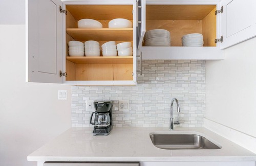 Ballston Apartment | Blueground | Ballston, pool, nr Arlington Cemetery