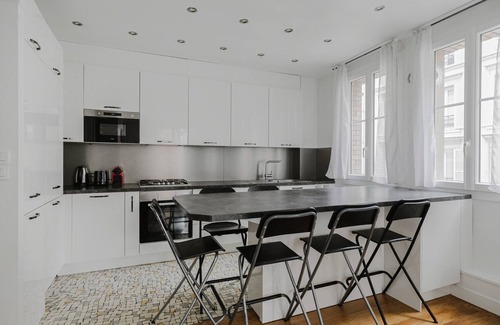 Batignolles Apartment | Blueground | Batignolles 2bd apartment