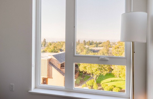 Belmont Apartment | Blueground | Belmont, pool, nr Twin Pines Park