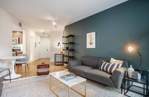 Beverly Grove Apartment | Blueground | Beverly Grove, rooftop, nr Beverly Park