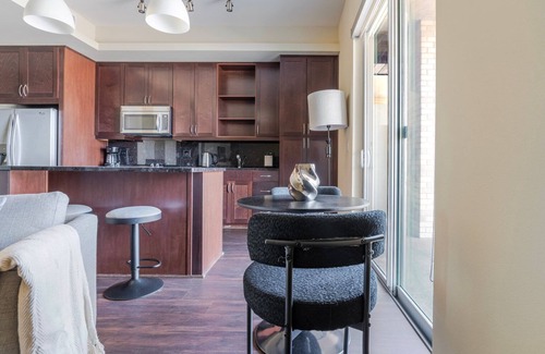 Downtown Austin Apartment | Blueground | Bouldin Creek, pool, nr Barton Springs