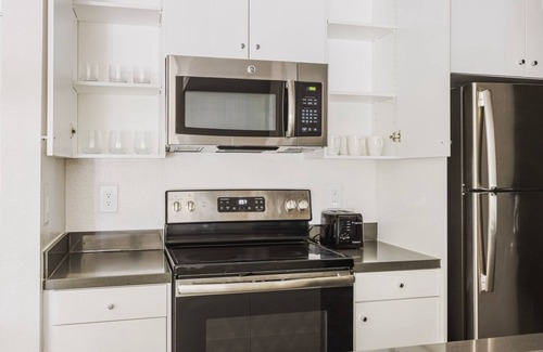 Los Angeles Apartment | Blueground | Burbank, pool & bbq, nr studios