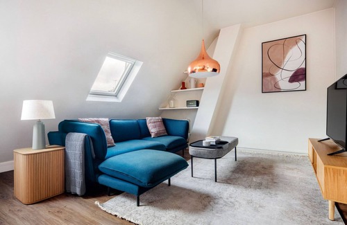 Quartier du Faubourg-Montmartre Apartment | Blueground | Cadet, close to dining & shopping