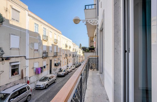 Santo Condestavel Apartment | Blueground | Campo de Ourique, fully furnished