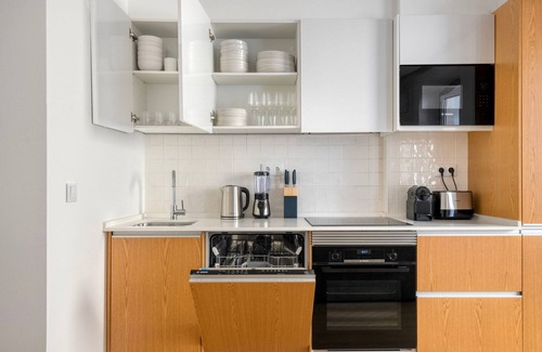 Santo Condestavel Apartment | Blueground | Campo de Ourique, furnished