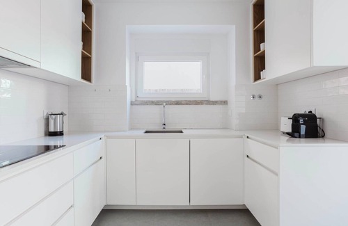Santo Condestavel Apartment | Blueground | Campo de Ourique, entertainment area