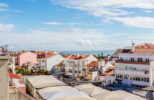 Santo Condestavel Apartment | Blueground | Campo de Ourique, washer, a/c