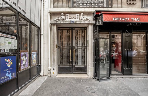 1st Arrondissement Apartment | Blueground | Canal Saint Martin, near shops