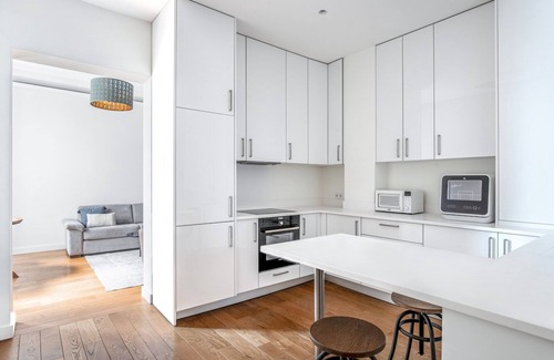 Champs-Elysees Apartment | Blueground | Champs-Élysées, furnished + kitchen