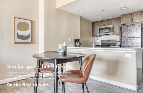 Court House Apartment | Blueground | Clarendon, pool, nr Arlington Park