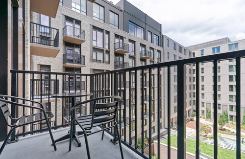 Columbia Heights Apartment | Blueground | Columbia Heights, pool, nr Meridian Hill Park