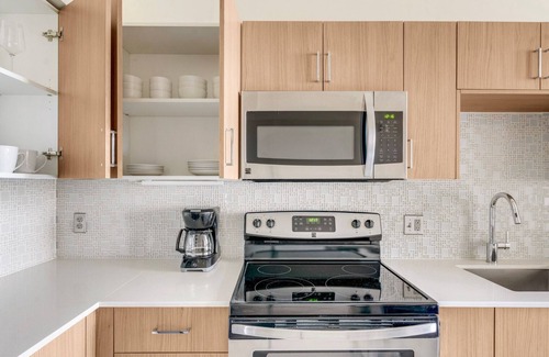Crystal City Apartment | Blueground | Crystal City, rooftop, nr Pentagon