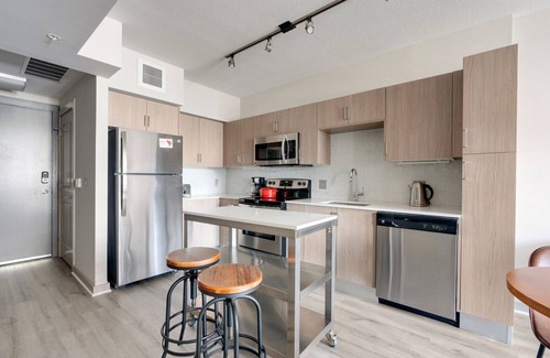 Crystal City Apartment | Blueground | Crystal City, rooftop, nr Potomac River