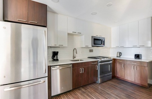 Crystal City Apartment | Blueground | Crystal City, pool, nr Potomac River