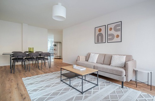 Dietikon District Apartment | Blueground | Dietikon, balcony, nr Lindenplatz