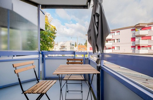 Dietikon District Apartment | Blueground | Dietikon, balcony, nr Park