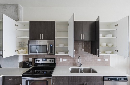 West End Apartment | Blueground | Downtown 1bd apartment
