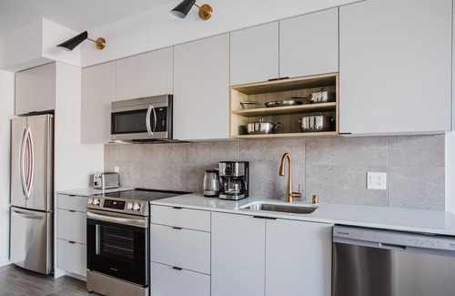 Sawtelle Apartment | Blueground | Downtown, AC & w/d, nr Metro
