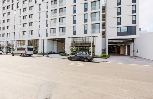 Chinatown Apartment | Blueground | Downtown, elevator, nr parks