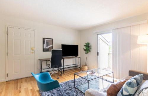 Fremont Apartment | Blueground Fremont balcony nr stores park SFO-1725