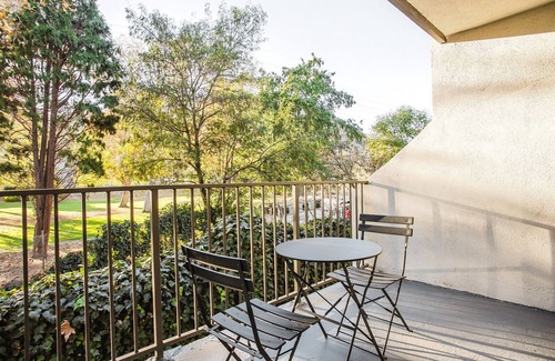 Atwater Village Apartment | Blueground | Glendale, pool & w/d, nr park