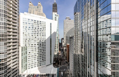Rush and Division Apartment | Blueground | Gold Coast, AC, nr Hancock Center