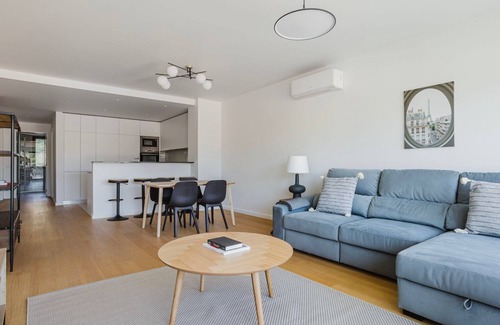 Santa Engracia Apartment | Blueground | Graça, rooftop pool, bbq & elev