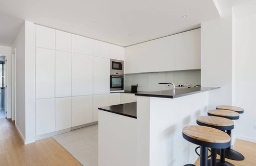 Santa Engracia Apartment | Blueground | Graça, rooftop pool, bbq & elev