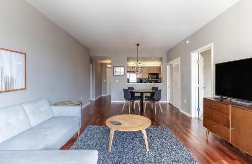 Downtown San Francisco Apartment | Blueground Hayes Valley balcony gym nr dining SFO-1679
