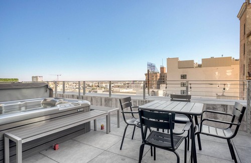 Historic Core Apartment | Blueground | Historic Core, pool, nr The Bradbury Building