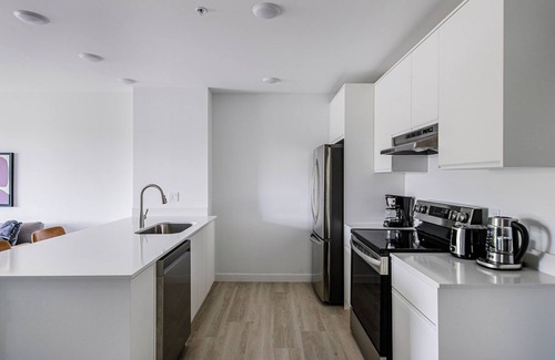 Little Ranches Apartment | Blueground | Hollywood, pool & w/d, nr beach