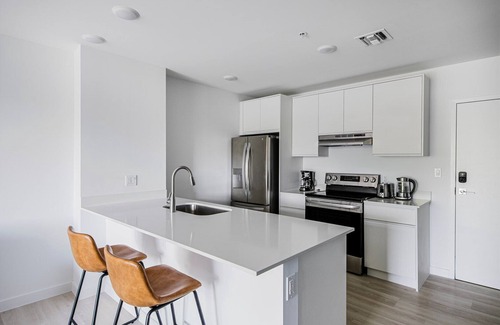 Little Ranches Apartment | Blueground | Hollywood, pool & w/d, nr beach