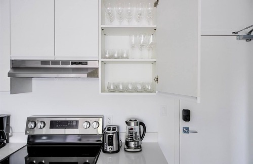 Little Ranches Apartment | Blueground | Hollywood, pool & w/d, nr beach