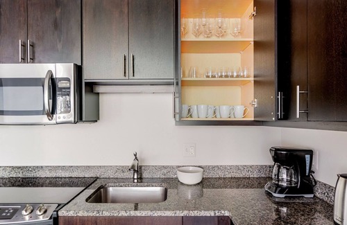 Reston Apartment | Blueground | Hunter Mill District, pool, nr Lake Anne